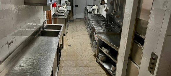 312m² Commercial property in Albufeira, Portugal No. 57940 9