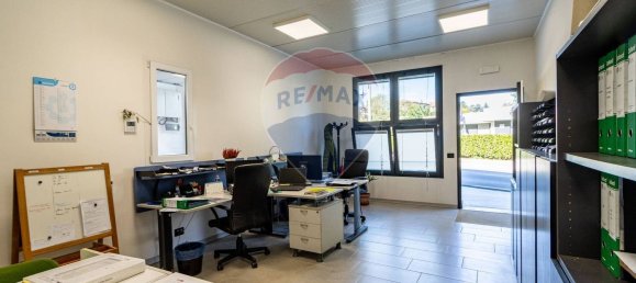 Entrepôt à Inverigo, Italy 270m² No. 290096 3