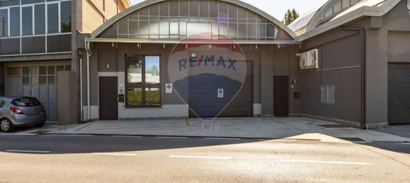 Entrepôt à Inverigo, Italy 270m² No. 290096 2