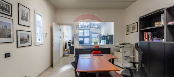Entrepôt à Inverigo, Italy 270m² No. 290096 26