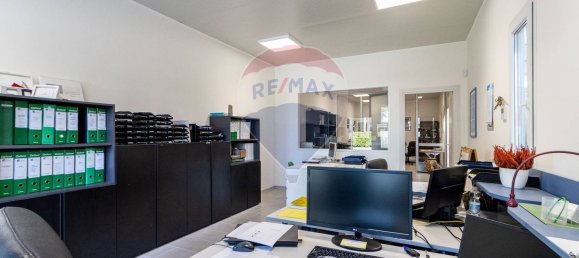 Entrepôt à Inverigo, Italy 270m² No. 290096 8