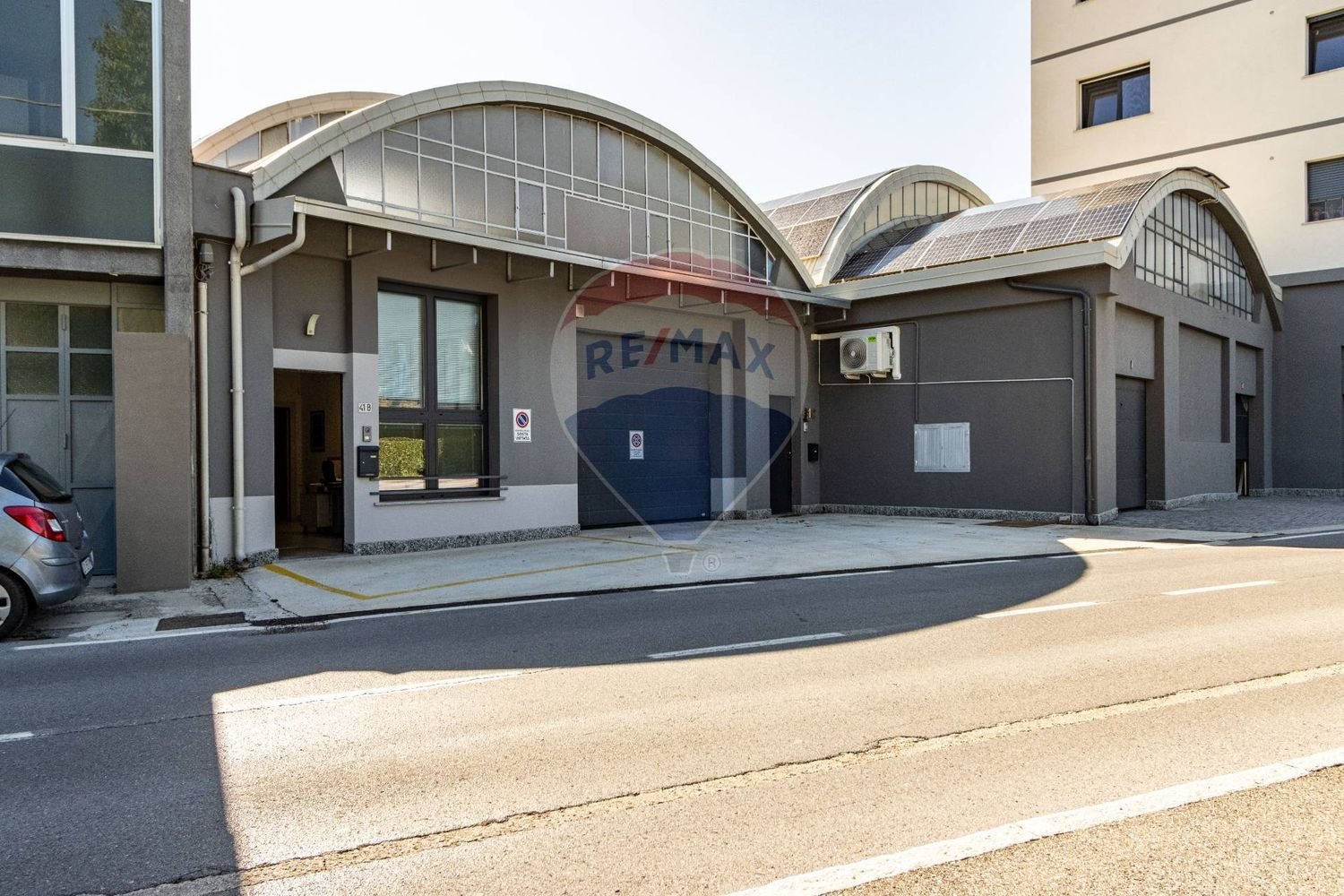 Entrepôt à Inverigo, Italy 270m² No. 290096