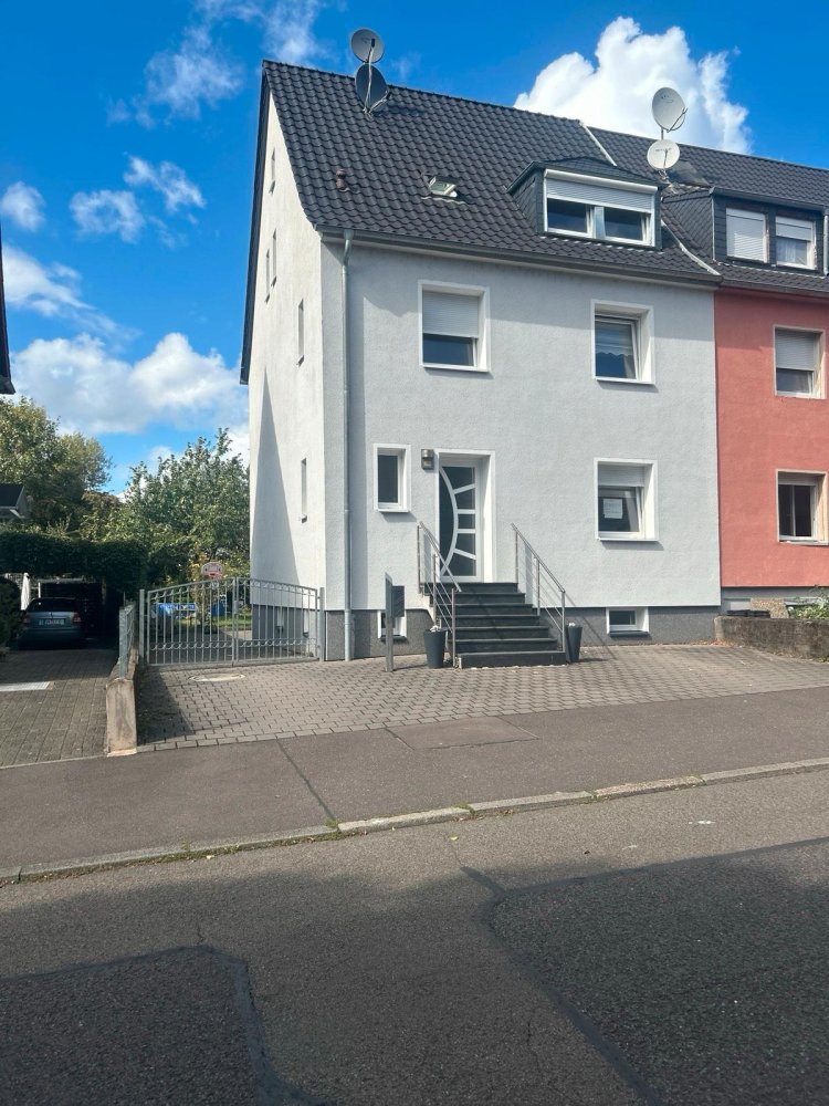 4 bedrooms Townhouse in Saarbrucken, Germany No. 283058