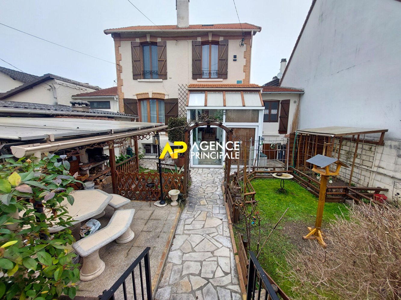 3 bedrooms House in Bezons, France No. 166618