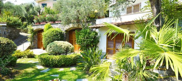 5 rooms Villa in Rapallo, Italy No. 35846 5