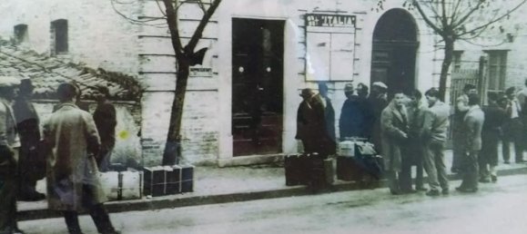 6 bedrooms House in Torre de' Passeri, Italy No. 375802 4