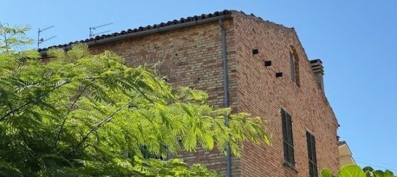 6 bedrooms House in Torre de' Passeri, Italy No. 375802 2