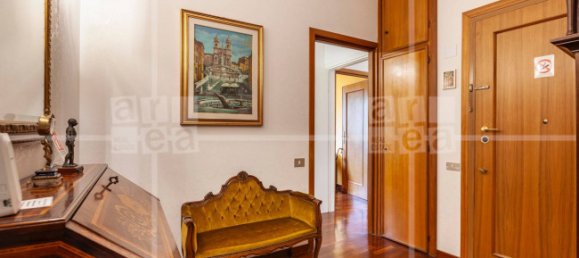 3 bedrooms Apartment in Rome, Italy No. 360184 2