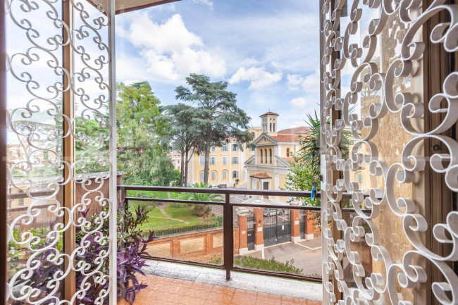 3 bedrooms Apartment in Rome, Italy No. 360184