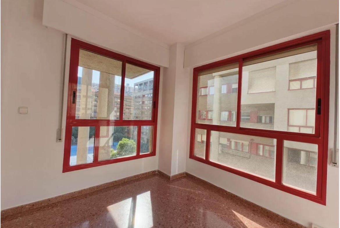 Квартира с 4 спальнями в Валенсия, Испания № 180664