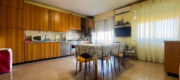 3 bedrooms Apartment in San Donato Milanese, Italy No. 24830 3