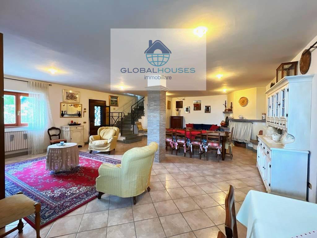 8 rooms Villa in Campagnano di Roma, Italy No. 21857