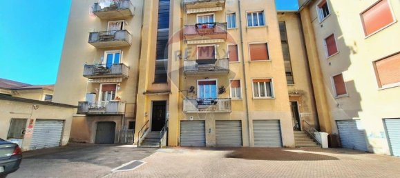 3 rooms Apartment in Malnate, Italy No. 161747 16