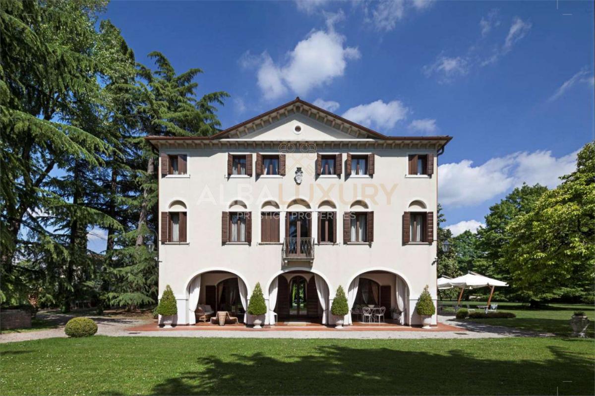 11 bedrooms Villa in Treviso, Italy No. 727