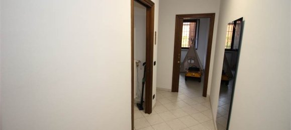 2 bedrooms Apartment in Sassuolo, Italy No. 358661 8