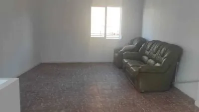 180m² Building in Valencia, Spain No. 133731