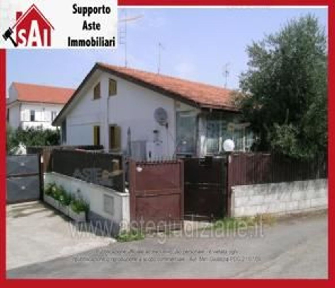 5 bedrooms Apartment in Ardea, Italy No. 330029