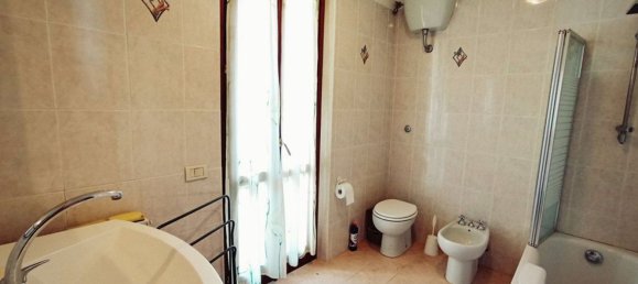 Casa de 8 divisões em Foiano della Chiana, Italy N.º 223255 16