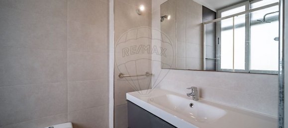 4 bedrooms Apartment in Porto, Portugal No. 306625 2