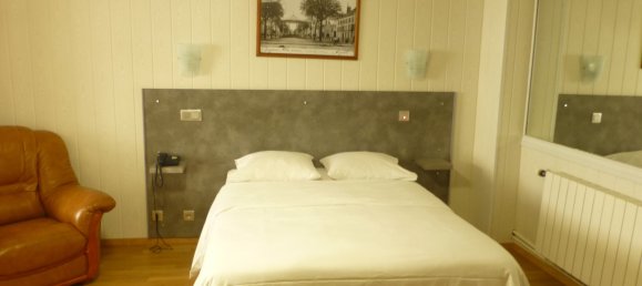 1630m² Commercial property in Pithiviers, France No. 61367 4