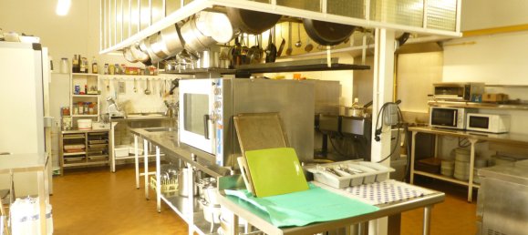 1630m² Commercial property in Pithiviers, France No. 61367 7