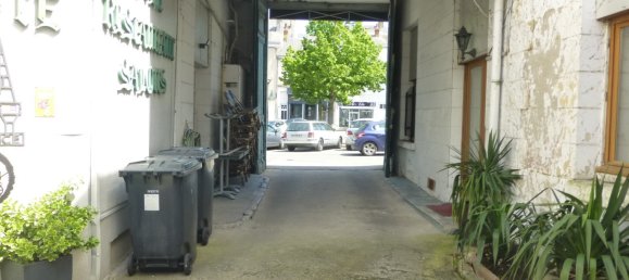 1630m² Commercial property in Pithiviers, France No. 61367 14