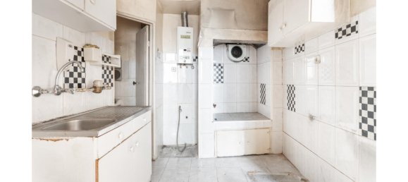 142m² Building in Lisbon, Portugal No. 100307 22