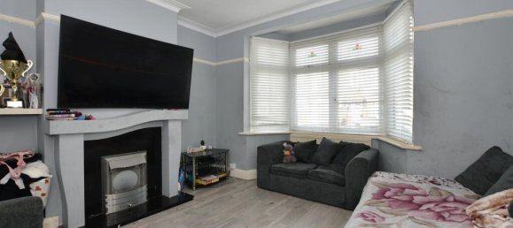 3 bedrooms House in Leyton, United Kingdom No. 4004 7