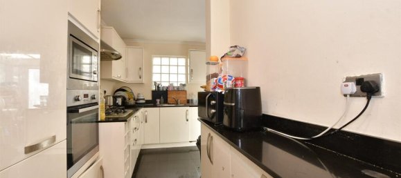 3 bedrooms House in Leyton, United Kingdom No. 4004 10