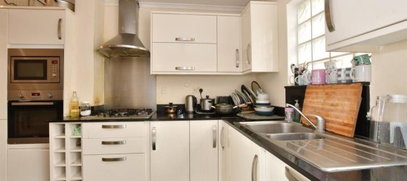 3 bedrooms House in Leyton, United Kingdom No. 4004 8