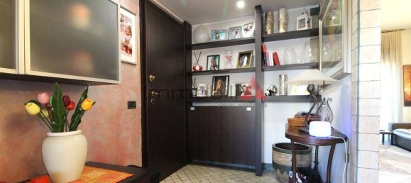 Квартира с 3 спальнями в Монца, Италия № 186053 7