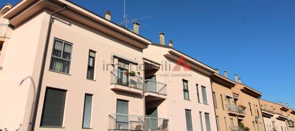 Квартира с 3 спальнями в Монца, Италия № 186053 3