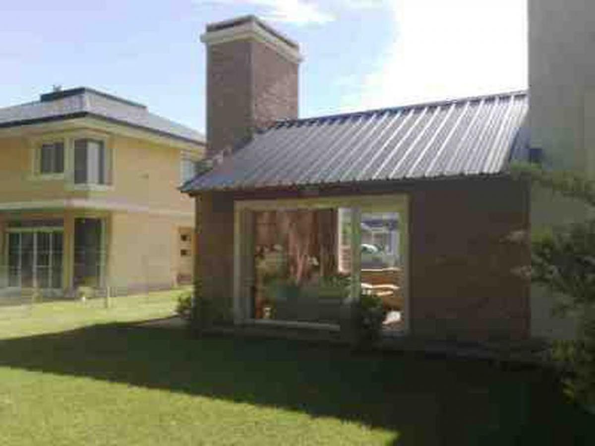 3 bedrooms House in Neuquen, Argentina No. 53917