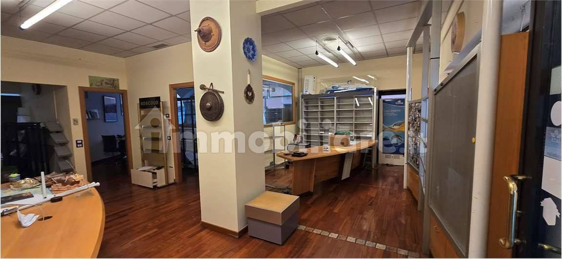 2-Zimmer Gewerbliche Immobilie in Montebelluna, Italy, Nr. 267445