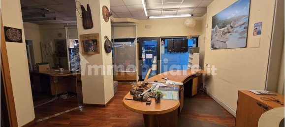 2-Zimmer Gewerbliche Immobilie in Montebelluna, Italy, Nr. 267445 3