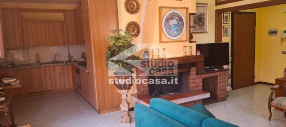 2 Schlafzimmer Wohnung in Soresina, Italy, Nr. 329778 3