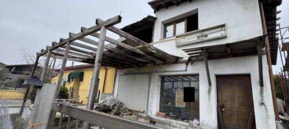 3-salle Appartement à Goro, Italy No. 284812 8