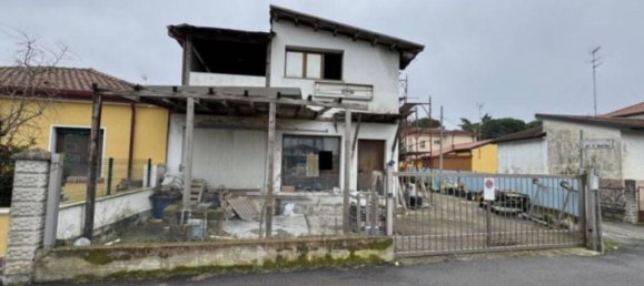 3-salle Appartement à Goro, Italy No. 284812 9