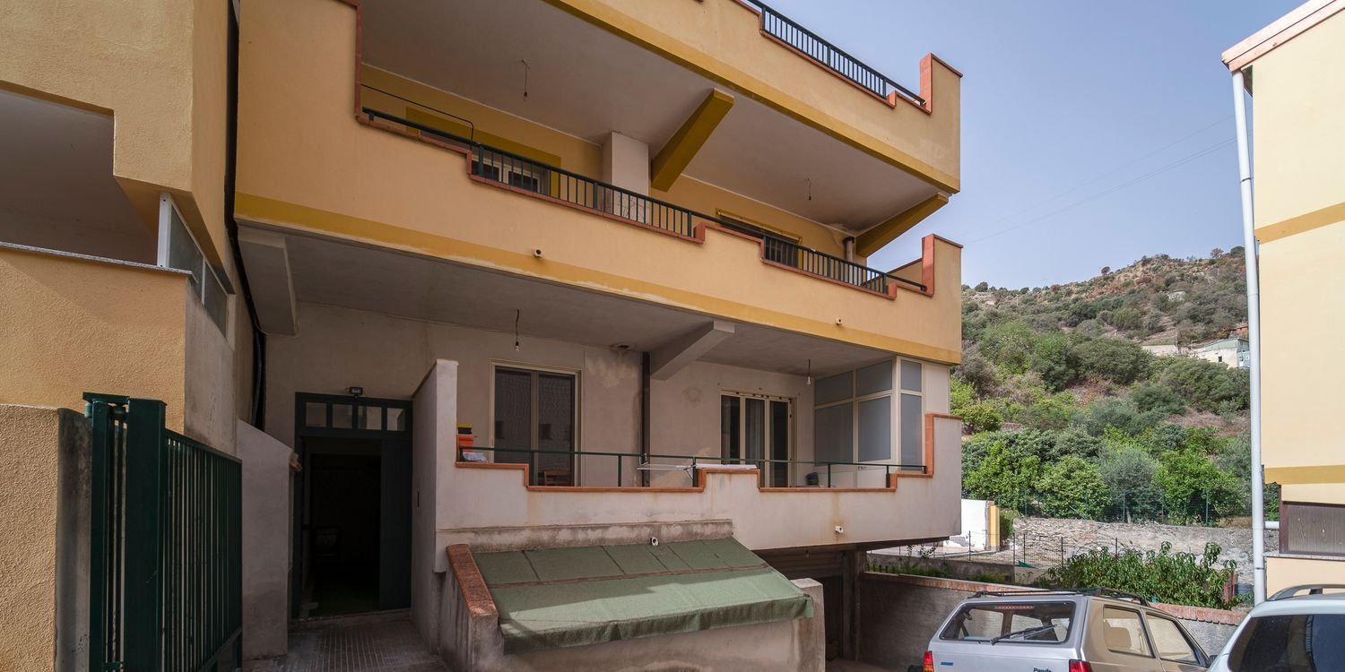 5 rooms Apartment in Roccalumera, Italy No. 83936