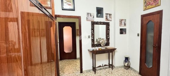Apartamento de 4 dormitorios en Portici, Italy No. 376769 3