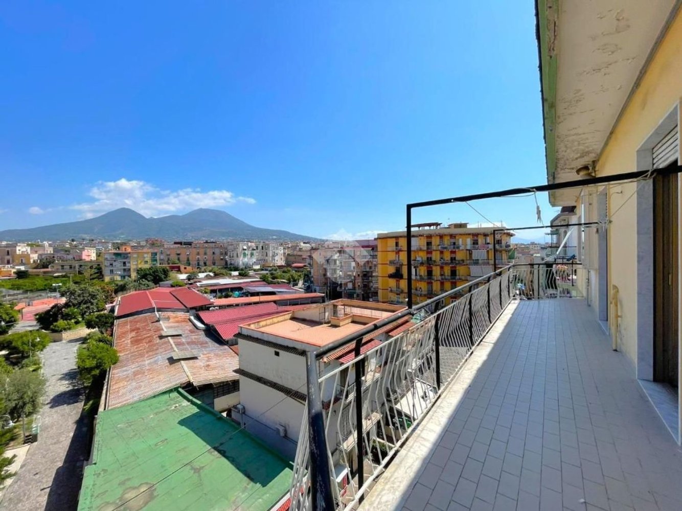 Apartamento de 4 dormitorios en Portici, Italy No. 376769