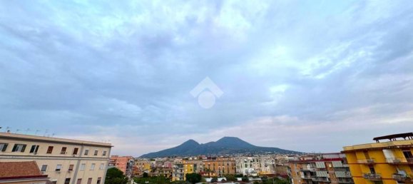Apartamento de 4 dormitorios en Portici, Italy No. 376769 14