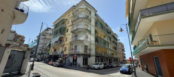 Apartamento de 4 dormitorios en Portici, Italy No. 376769 20