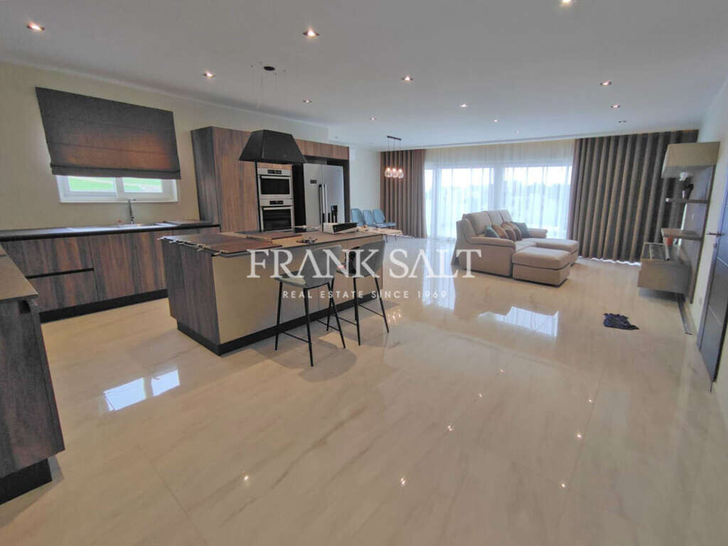 3 bedrooms Penthouse in Mosta, Malta No. 8378