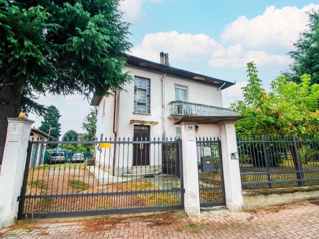 2 bedrooms Villa in Turin, Italy No. 322117