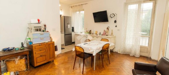 2 bedrooms Villa in Turin, Italy No. 322117 2