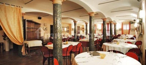 2 rooms Commercial property in Lucca, Italy No. 25692 9