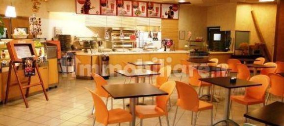 2 rooms Commercial property in Lucca, Italy No. 25692 2