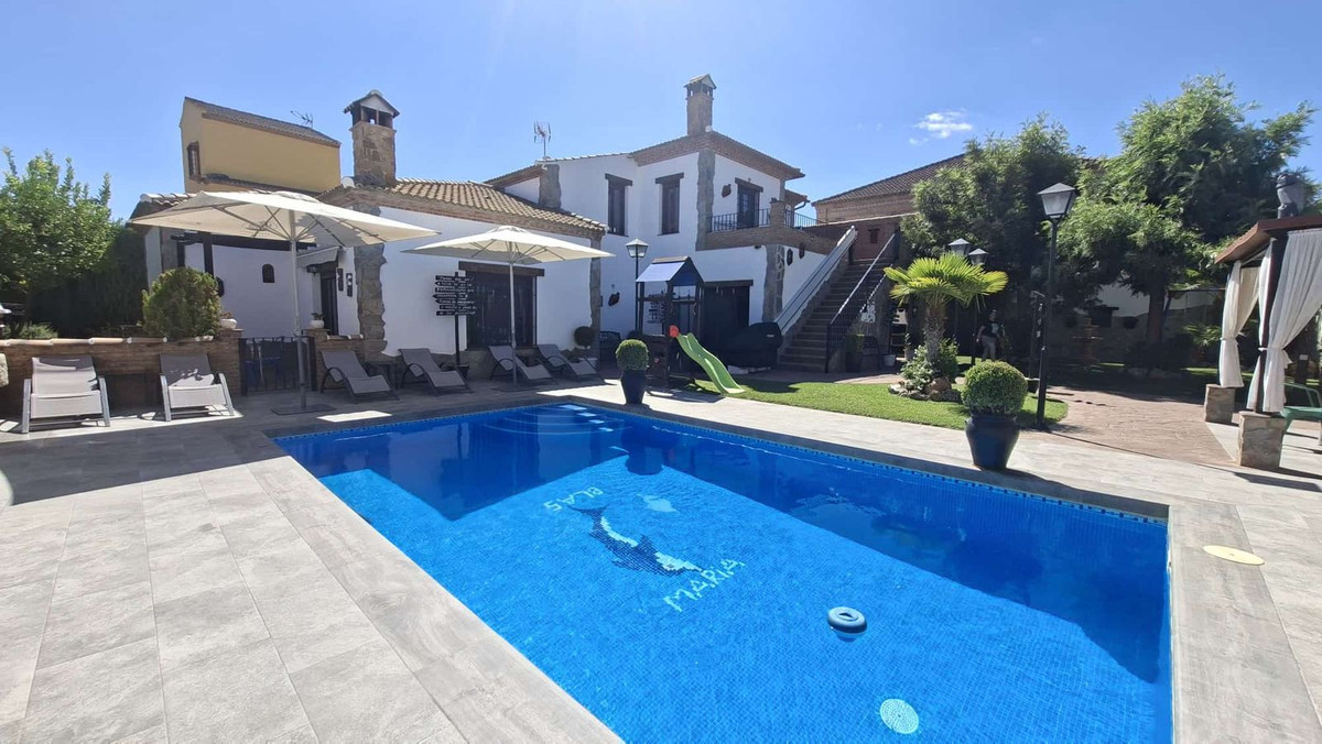 6 bedrooms House in Arriate, Spain No. 251322