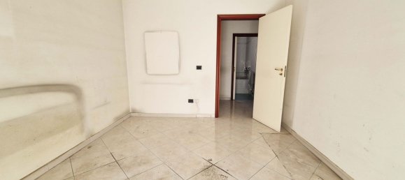 2 rooms Apartment in Bari, Italy No. 41128 3